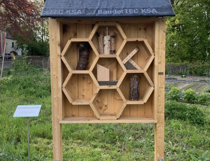 Wildbienenhotel im Propsteigarten