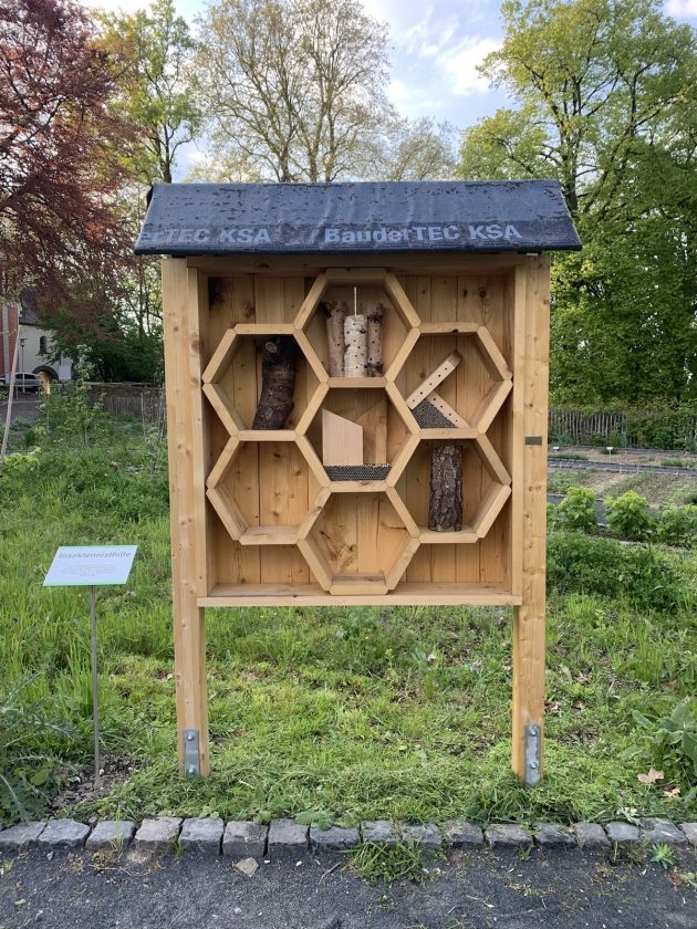 Wildbienenhotel im Propsteigarten